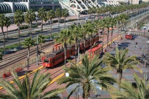 Sandiegotrolleyalongharbourdriveatthegaslampstop