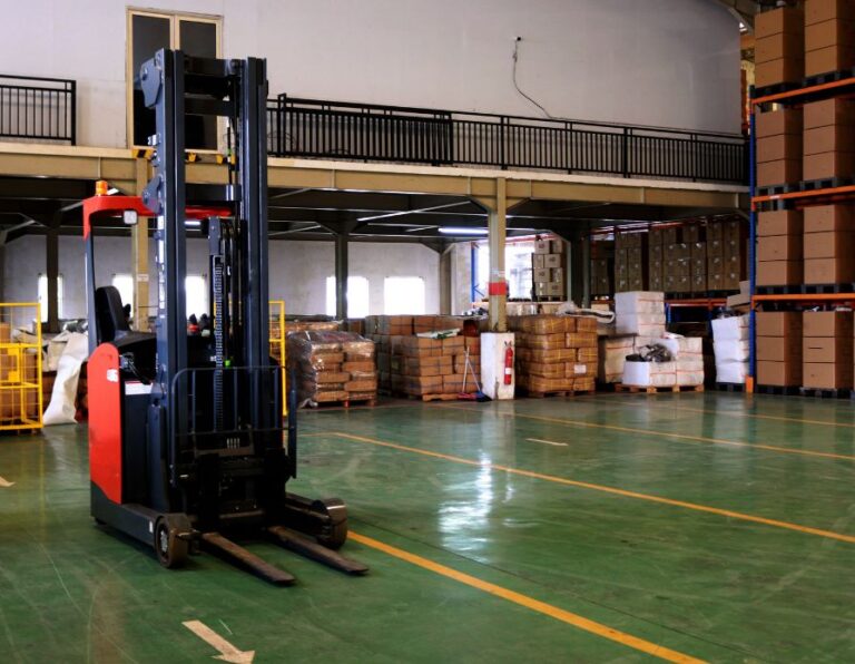 3 Ways Electric Forklifts Make Warehouses More Sustainable